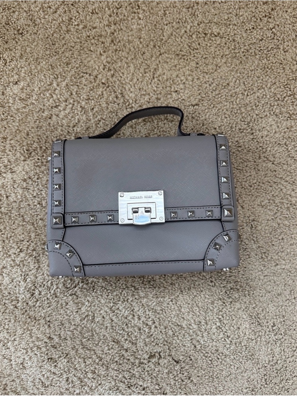 MICHAEL KORS GRAY STUDDED HANDBAG